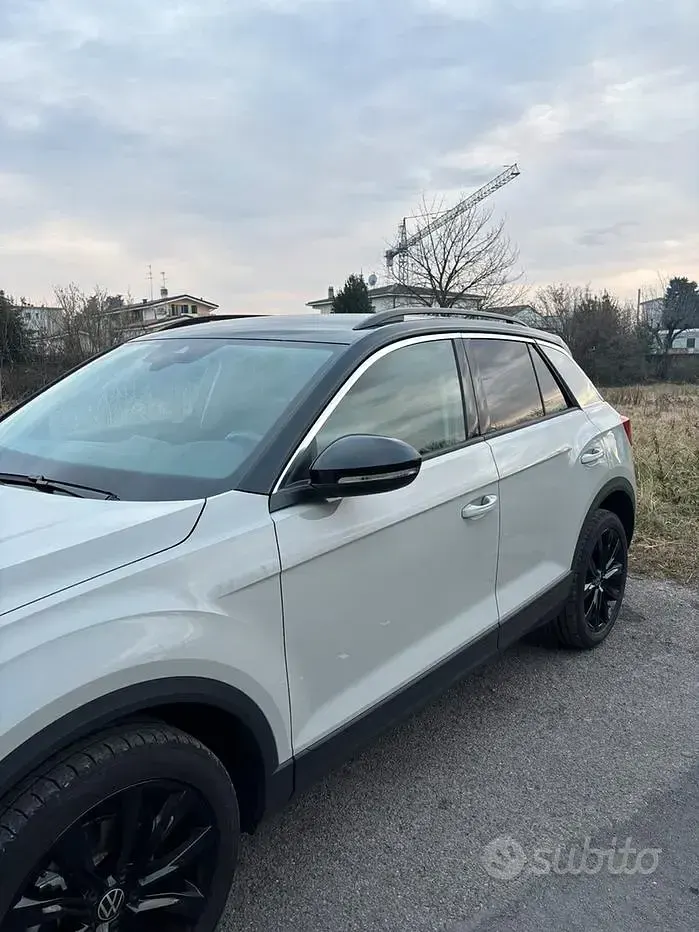 Usata VW T-Roc Business 116 CV (85 kW) 2023 Grigio SUV