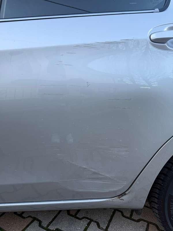 Usata Toyota Yaris Active 69 CV (50 kW) 2015 Grigio Berlina