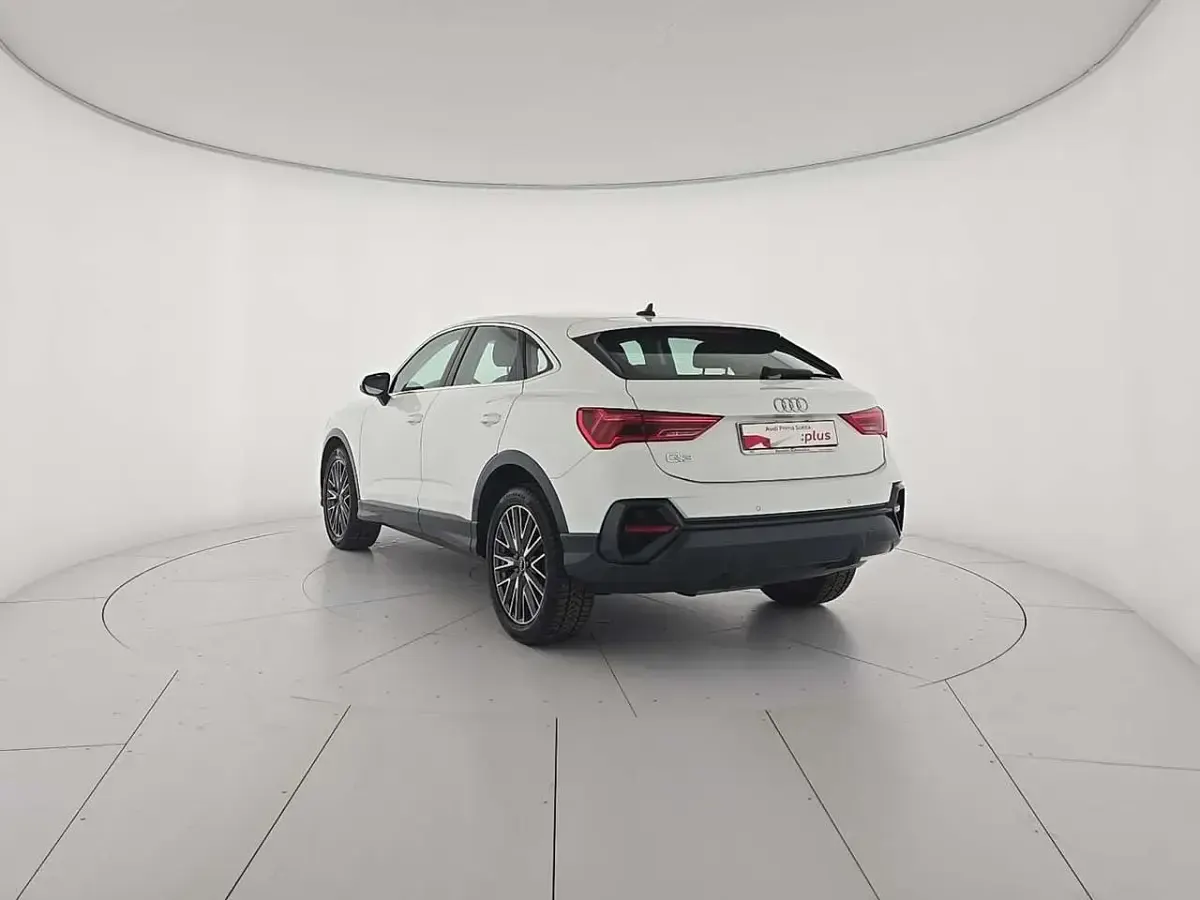 Begagnad Audi Q3 Sportback Advanced 150 HK (110 kW) 2021 Vit SUV