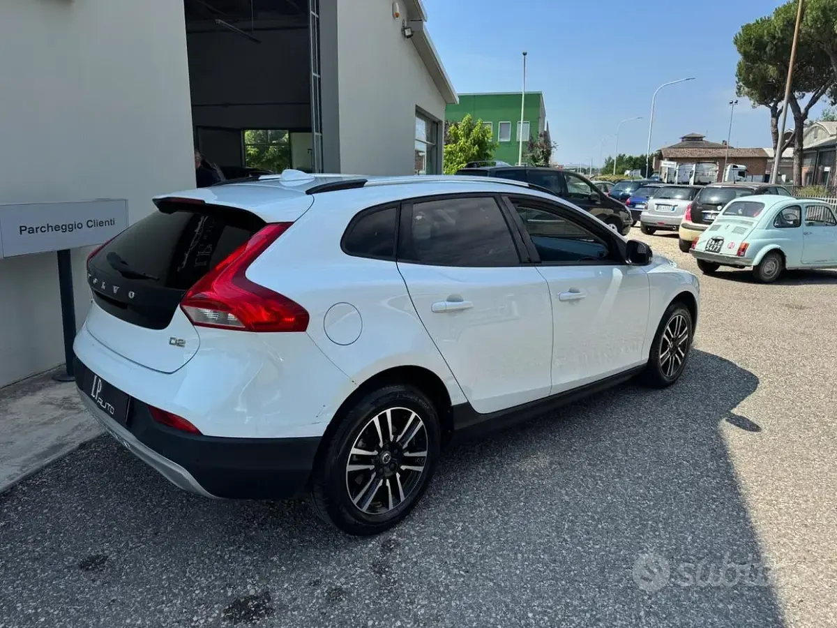 Usata Volvo V40 CC Plus 120 CV (88 kW) 2017 Bianco Station wagon