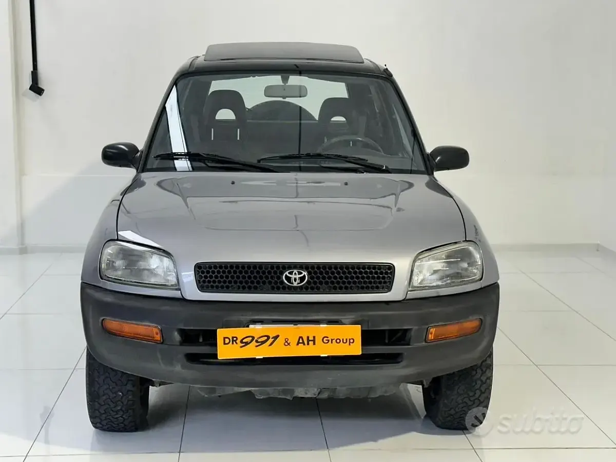 Usata Toyota RAV4 129 CV (94 kW) 1995 Grigio SUV