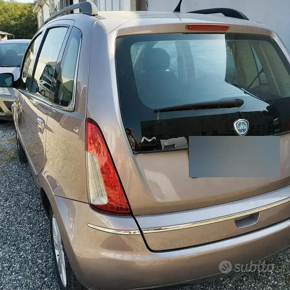 Usata Lancia Musa 120 CV (88 kW) 2010 Grigio Monovolume