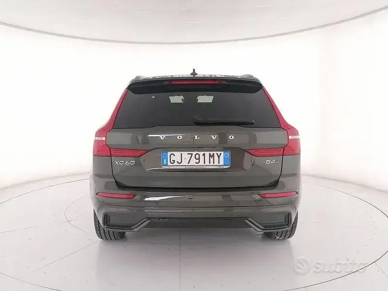 Usata Volvo XC60 R-Design 197 CV (144 kW) 2022 Grigio SUV