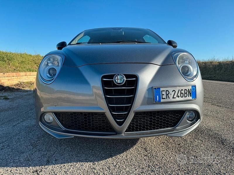 Grigio Usata 2013 Alfa Romeo MiTo Distinctive Due volumi | 4900 € (Ottimo prezzo) - Immagine 1/4