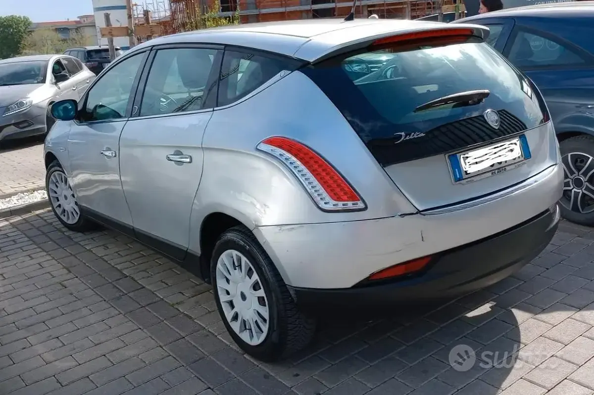 Usata Lancia Delta 120 CV (88 kW) 2008 Grigio Utilitaria