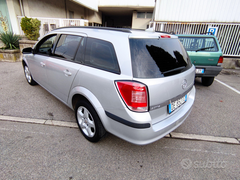 Usato 2007 Opel Astra 1.4 Benzin 90 CV (4.000 €)