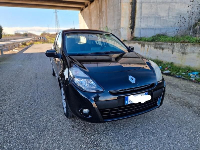 Usata Renault Clio II Dynamique 75 CV (55 kW) 2010 Nero Berlina