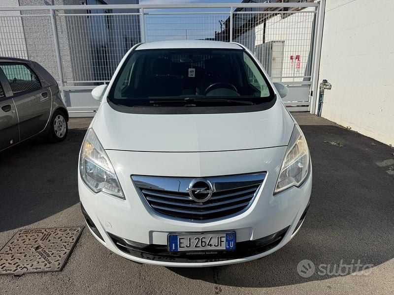 Usata Opel Meriva Cosmo 95 CV (69 kW) 2011 Bianco Monovolume