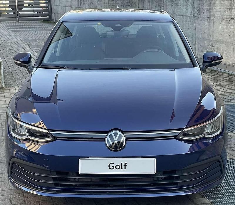 Usata VW Golf VIII Life 110 CV (80 kW) 2022 Atlantic blue met Berlina