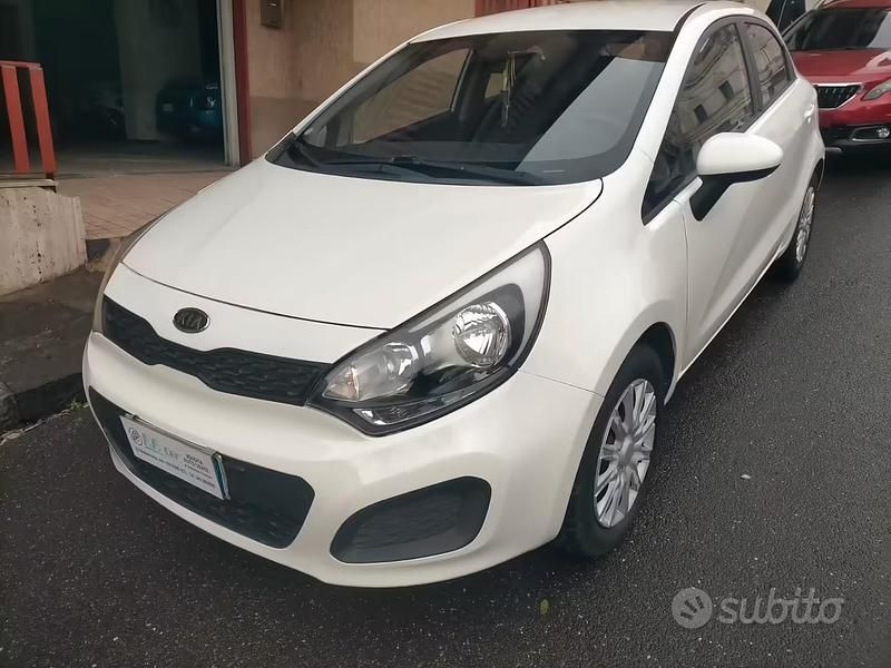 Usata Kia Rio EX 75 CV (55 kW) 2012 Bianco Berlina
