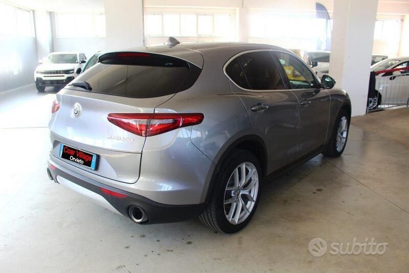 Usata Alfa Romeo Stelvio 280 CV (205 kW) 2017 Grigio SUV