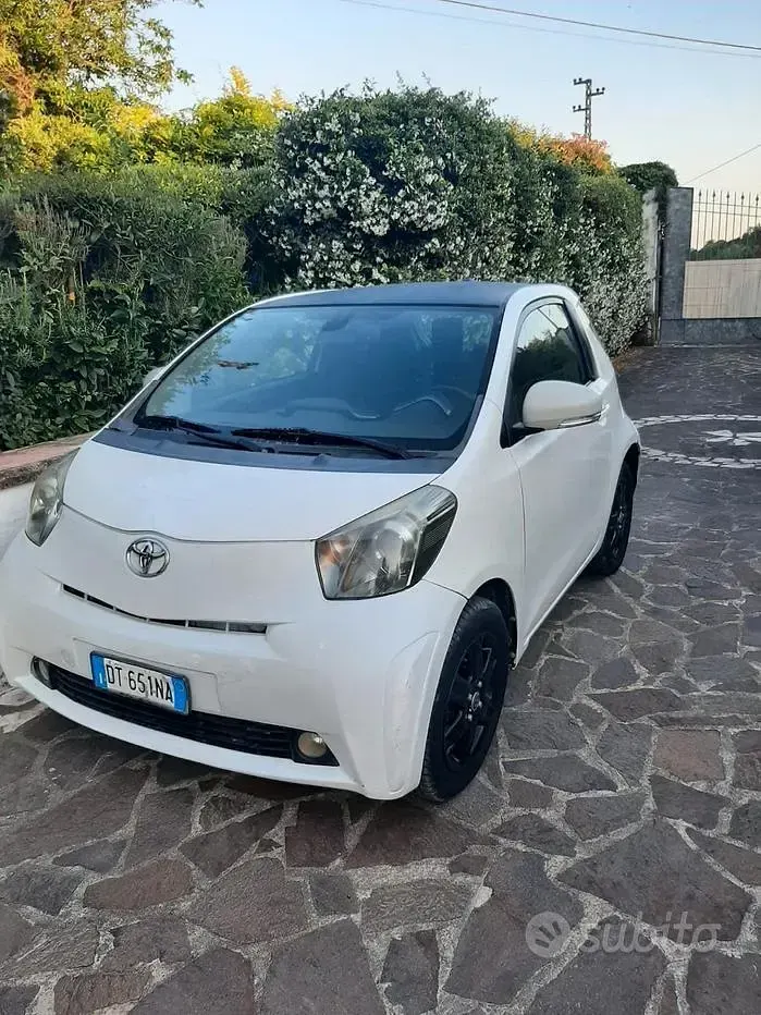 Usata Toyota iQ 68 CV (50 kW) 2009 Bianco Utilitaria