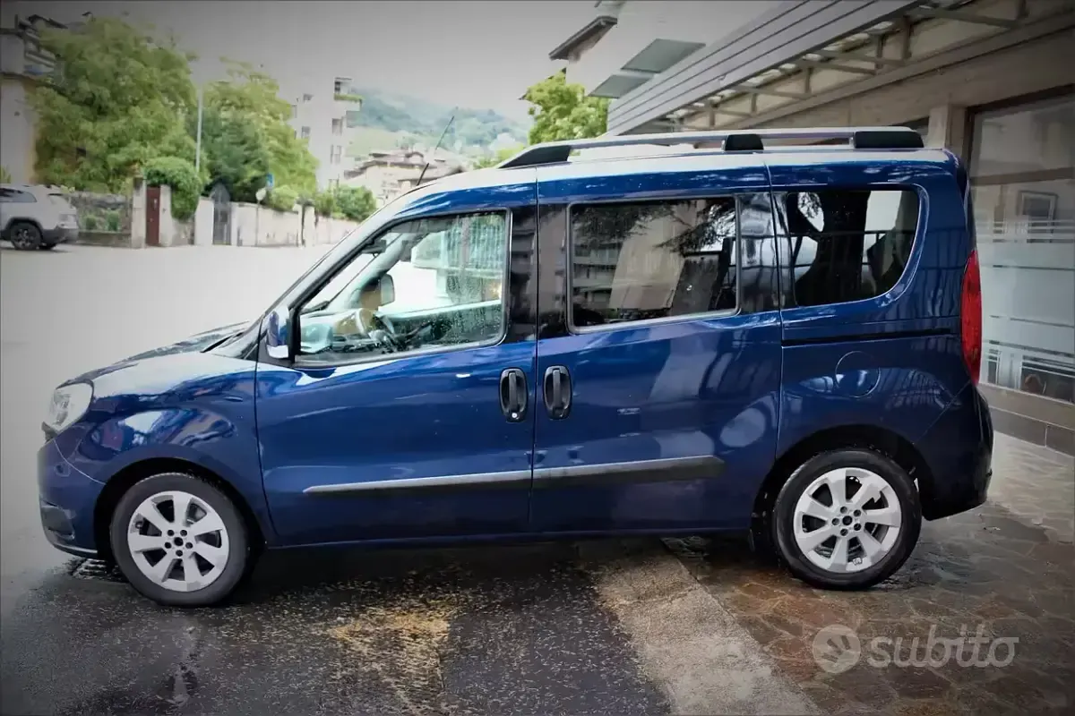 Usata Fiat Doblò Lounge 105 CV (77 kW) 2015 Blu Monovolume