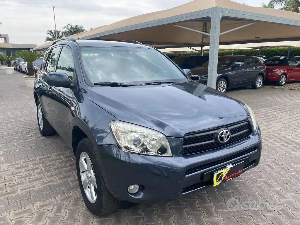 Usata Toyota RAV4 Sol 136 CV (100 kW) 2006 Grigio SUV