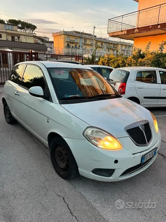 Usata Lancia Ypsilon 60 CV (44 kW) 2010 Bianco Utilitaria