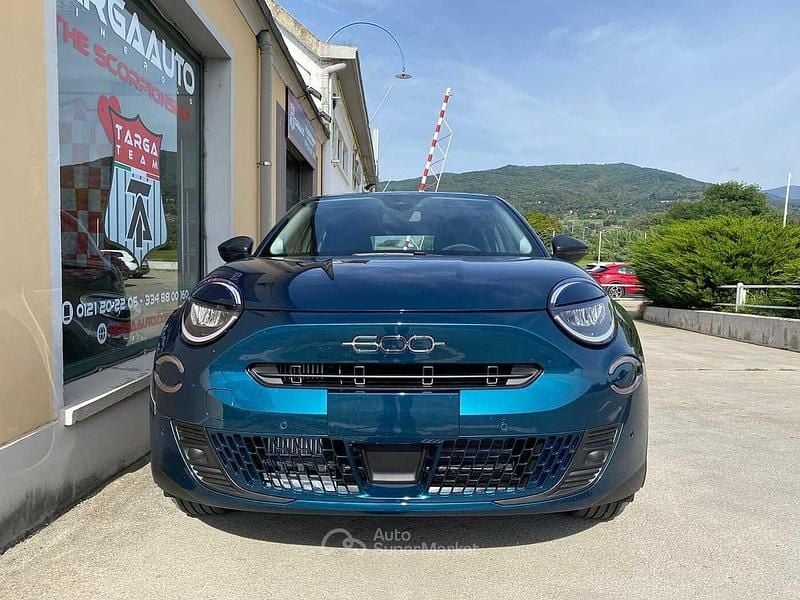 Nuova Fiat 600 Pop 101 CV (74 kW) 2026 Blu SUV