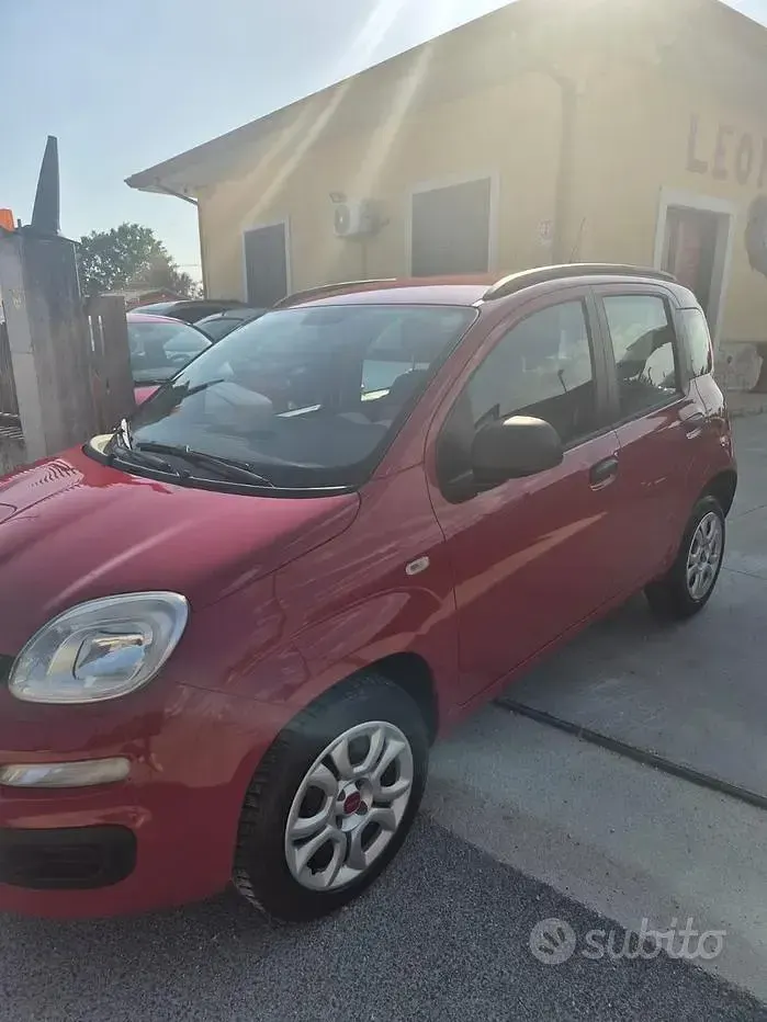 Usata Fiat Panda Lounge 80 CV (58 kW) 2013 Rosso Utilitaria