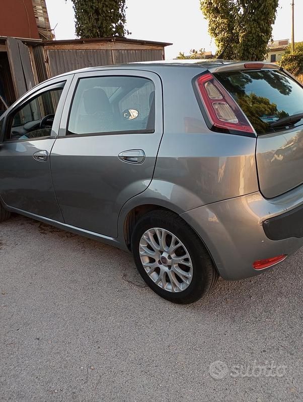 Usata Fiat Punto 77 CV (56 kW) 2010 Grigio Utilitaria