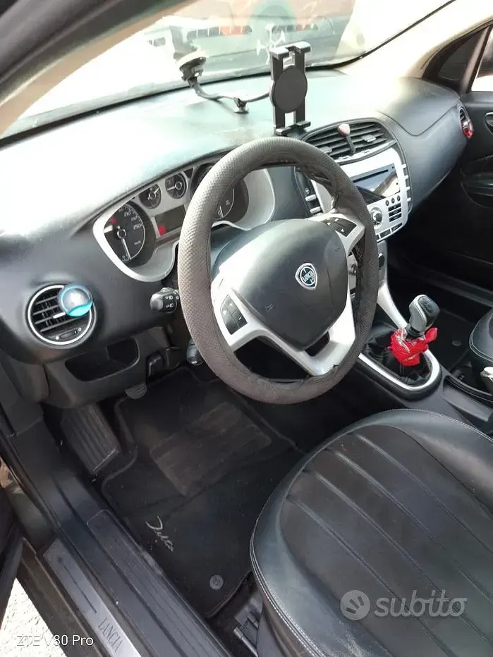 Usata Lancia Delta 120 CV (88 kW) 2011 Grigio Utilitaria