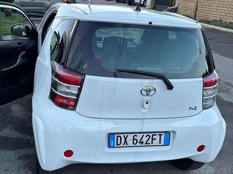 Usata Toyota iQ 68 CV (50 kW) 2009 Bianco Utilitaria