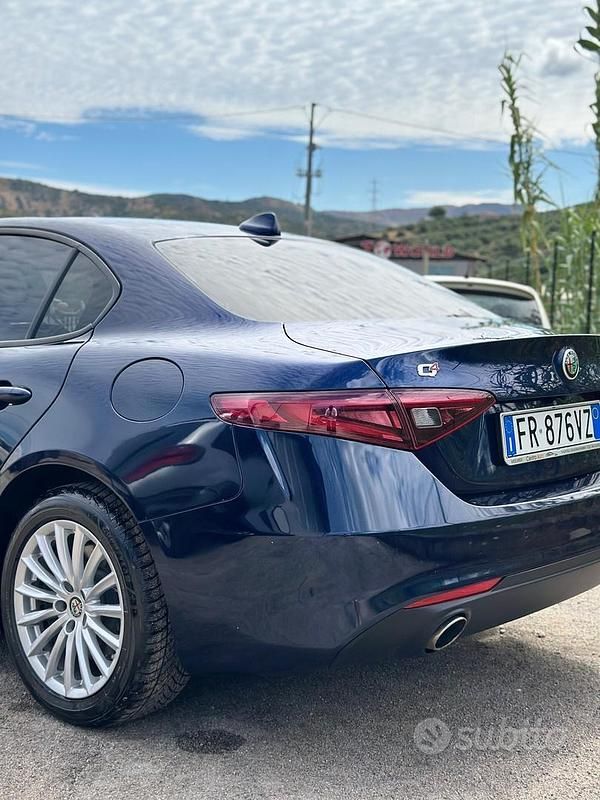 Usata Alfa Romeo Giulia Executive 180 CV (132 kW) 2018 Blu Berlina