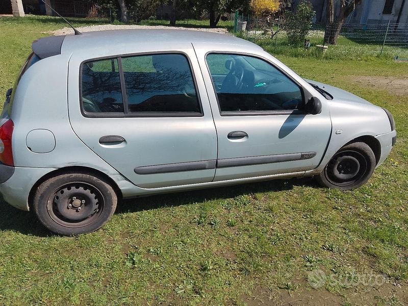 Usata Renault Clio II Expression 58 CV (42 kW) 2003 Berlina