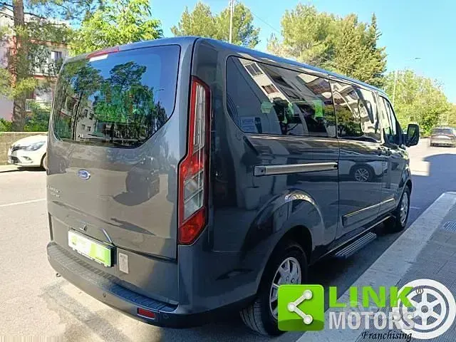 Usata Ford Tourneo 155 CV (114 kW) 2015 Grigio Monovolume