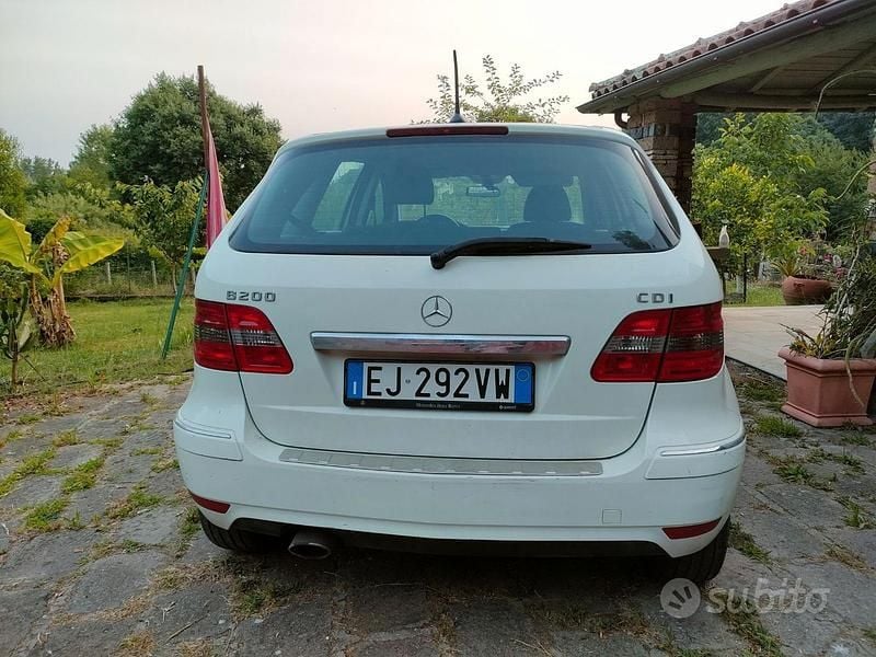 Usata Mercedes B200 2011 Bianco Utilitaria