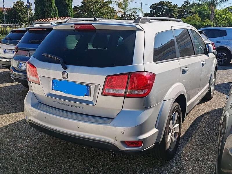 Usata Fiat Freemont Urban 170 CV (125 kW) 2011 Argento SUV