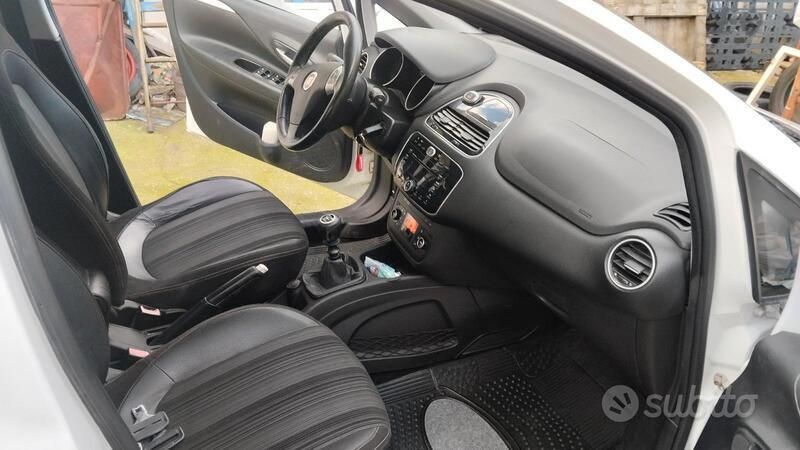 Bianco Usata 2012 Fiat Punto Evo Due volumi | 4300 € - Immagine 1/4