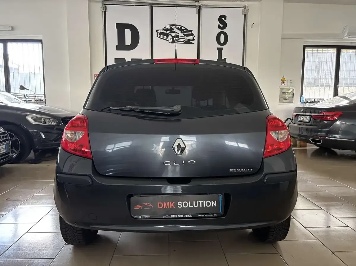 Usata Renault Clio Dynamique 98 CV (72 kW) 2006 Grigio Utilitaria