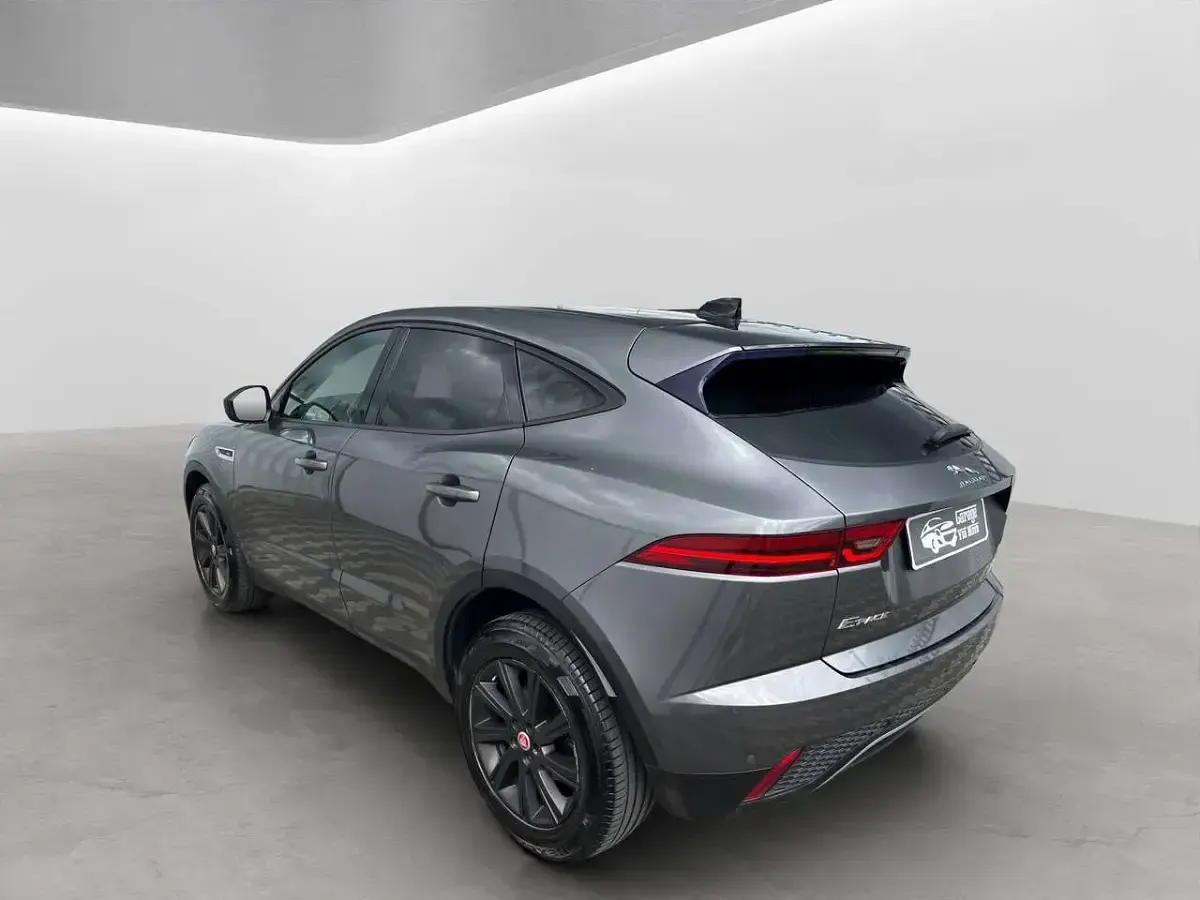 Usata Jaguar E-Pace R-Dynamic 150 CV (110 kW) 2019 Grigio metallizzato SUV