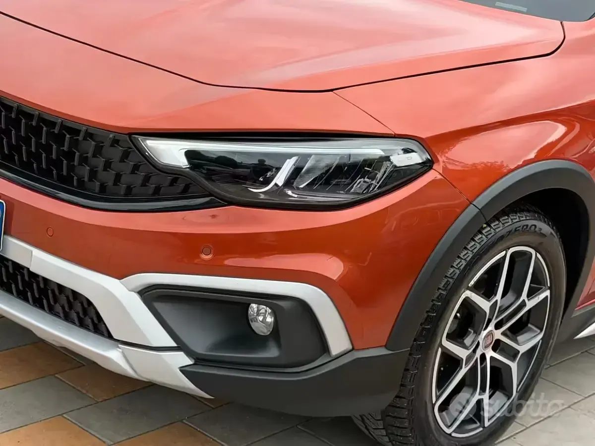 Usata Fiat Tipo Cross 131 CV (96 kW) 2021 Arancione Berlina