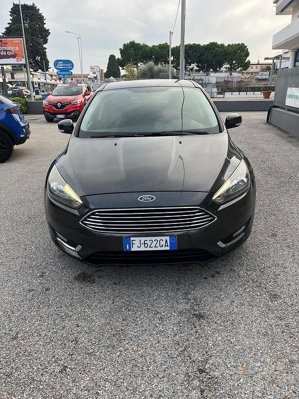Marrone Usata 2017 Ford Focus Titanium Tre volumi | 9500 € (Buon prezzo) - Immagine 1/4