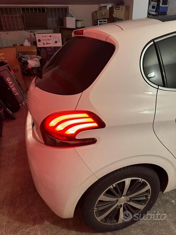 Usata Peugeot 208 82 CV (60 kW) 2018 Bianco Utilitaria