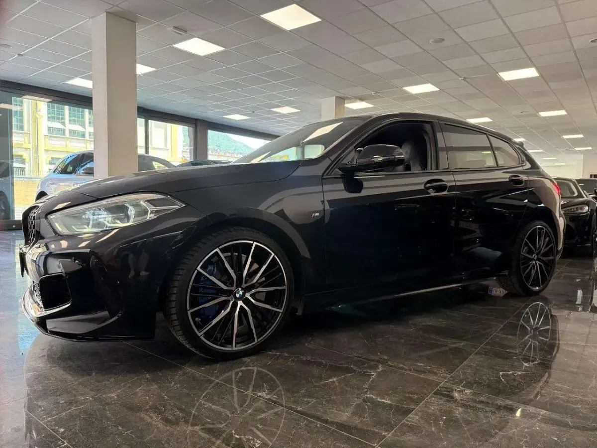 Usata BMW M135 M Sport 306 CV (225 kW) 2020 Nero Utilitaria