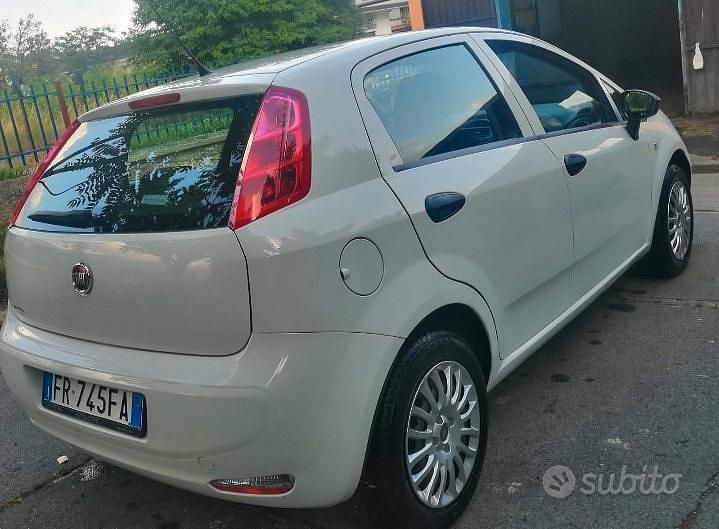 Usata Fiat Grande Punto 65 CV (47 kW) 2018 Bianco Utilitaria