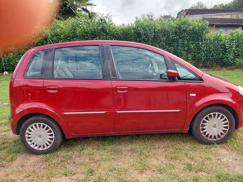 Usata 2007 Lancia Musa Monovolume | 3500 € (Cara) - Immagine 1/4