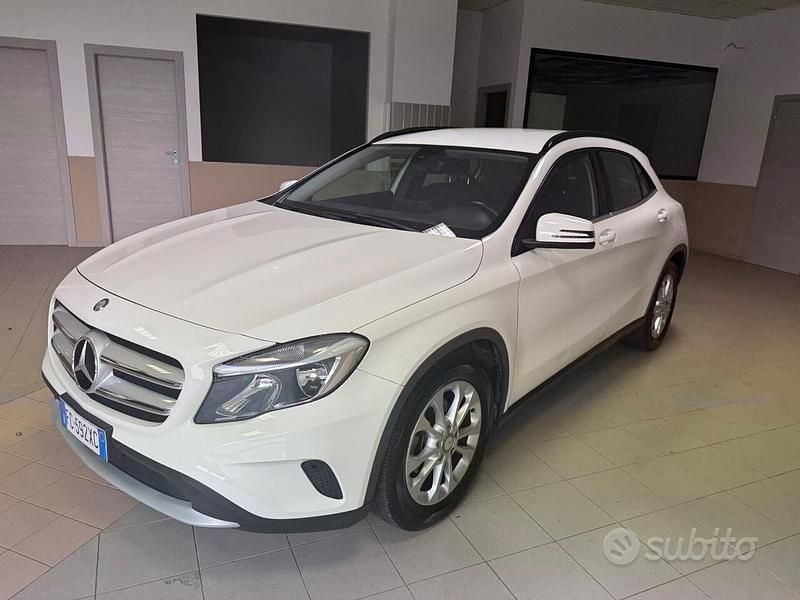 Bianco Usata 2016 Mercedes GLA180 Premium SUV | 13.500 € (Buon prezzo) - Immagine 1/4