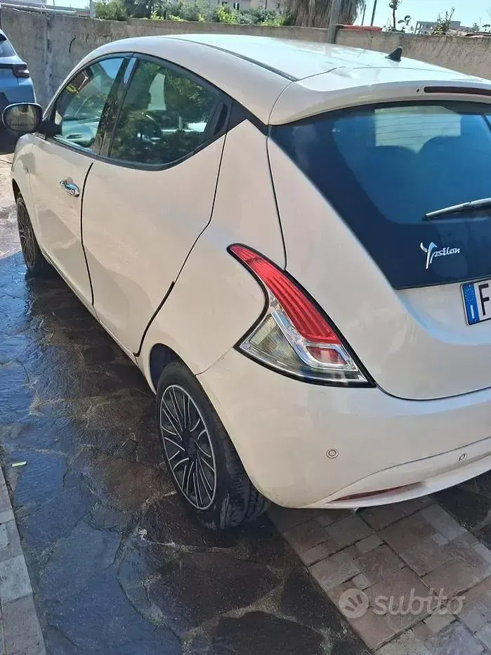 Usata Lancia Ypsilon 69 CV (50 kW) 2018 Utilitaria