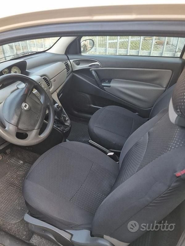 Usata Lancia Ypsilon 69 CV (50 kW) 2003 Utilitaria