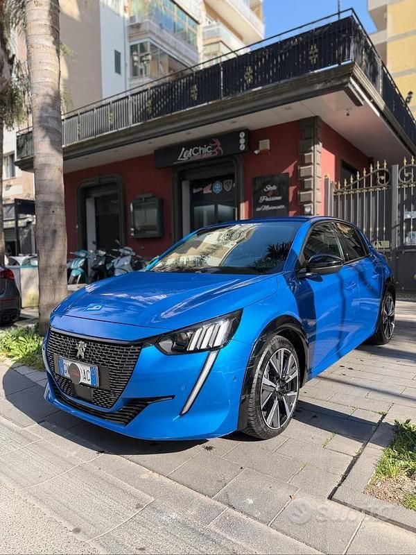 Usata Peugeot 208 GT 100 CV (73 kW) 2021 Blu Utilitaria