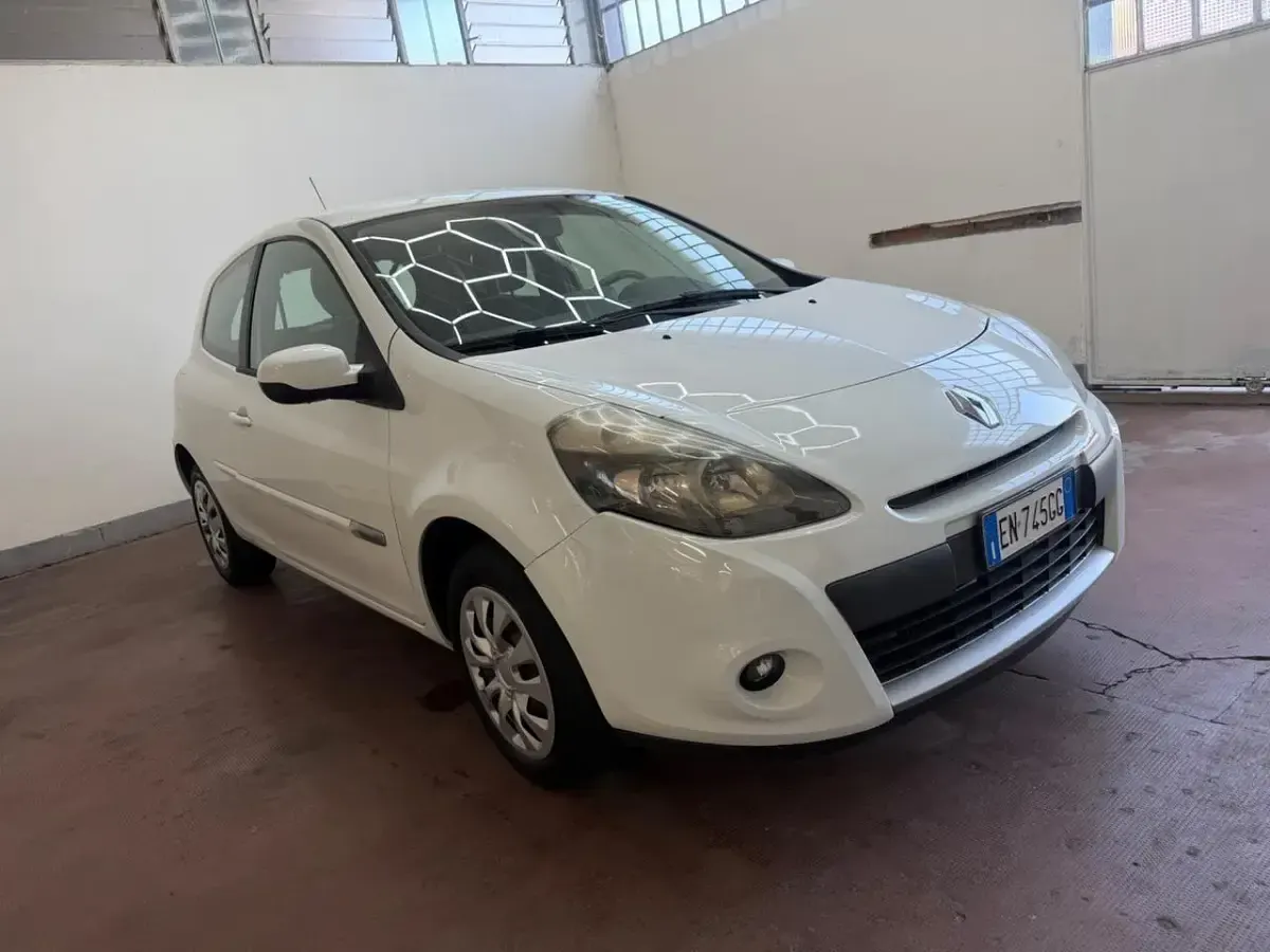 Usata Renault Clio IV Dynamique 75 CV (55 kW) 2012 Bianco Berlina