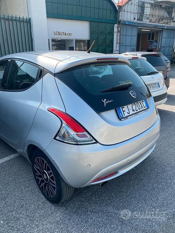 Usata Lancia Ypsilon 69 CV (50 kW) 2017 Grigio Utilitaria
