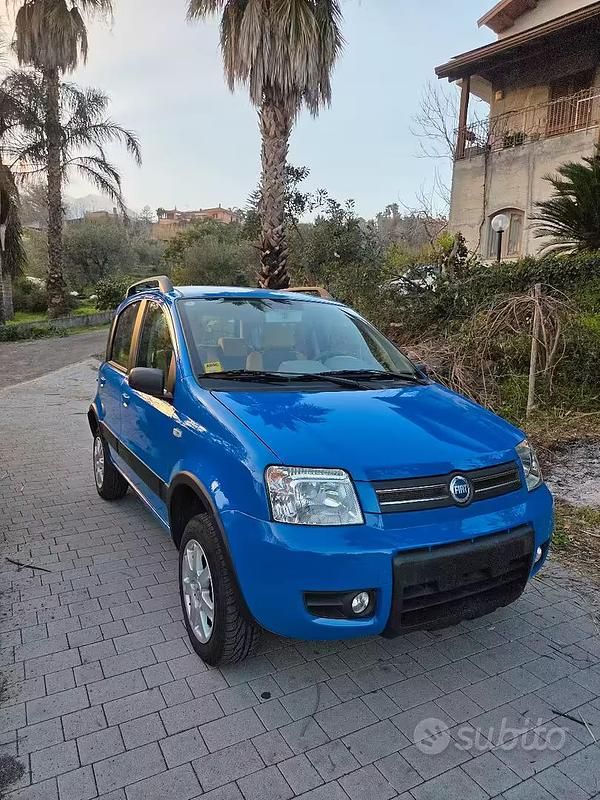Usata Fiat Panda 4x4 Climbing 75 CV (55 kW) 2006 Blu Utilitaria