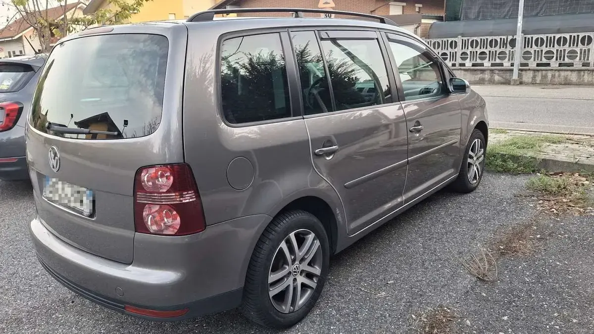 Usata VW Touran Trendline 102 CV (75 kW) 2007 Grigio Monovolume