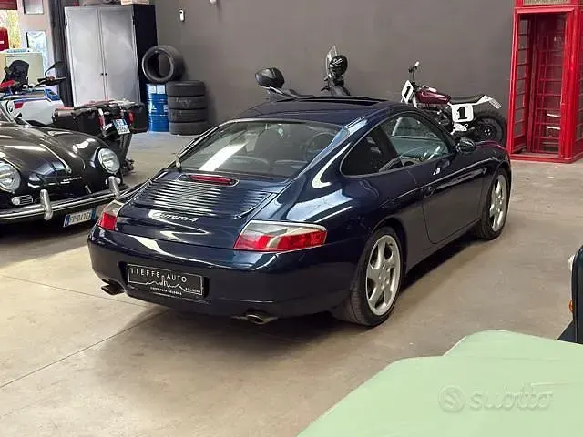 Usata Porsche 911 Carrera 4 320 CV (235 kW) 1999 Blu metallizzato Coupé