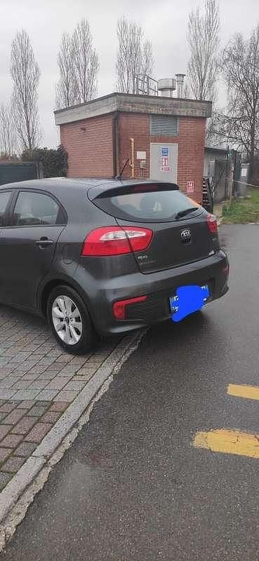 Usata Kia Rio 75 CV (55 kW) 2017 Grigio Berlina