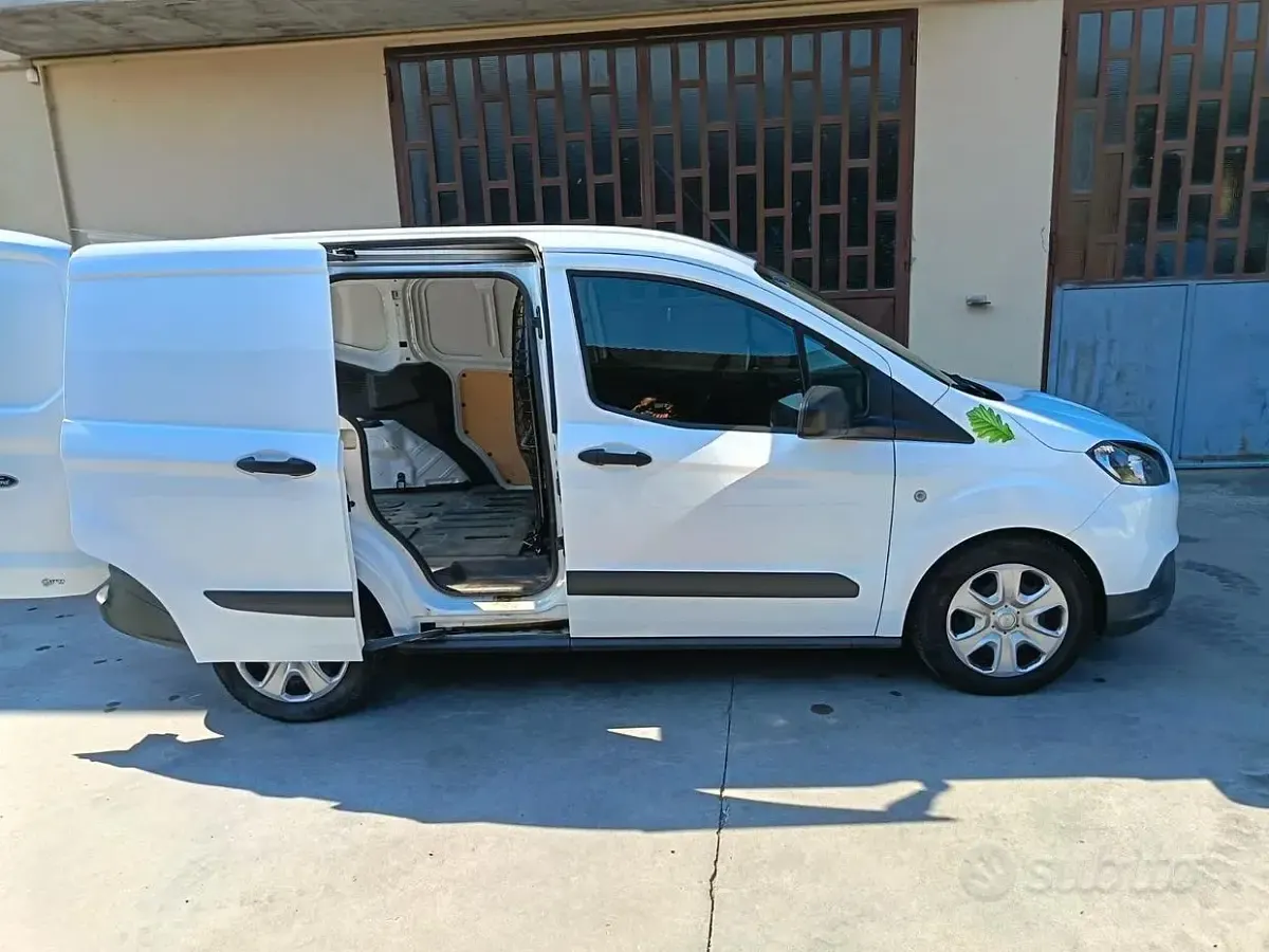 Usata Ford Courier 101 CV (74 kW) 2022 Monovolume