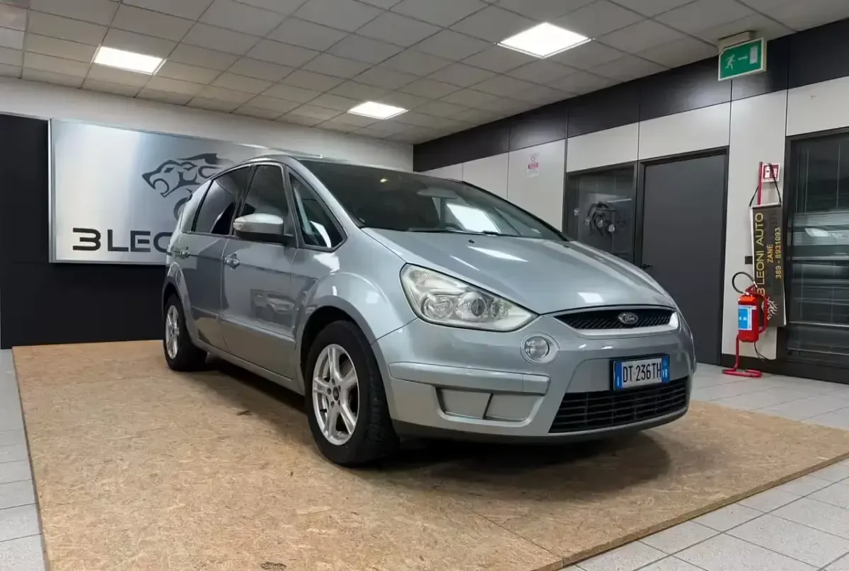 Usata Ford S-MAX Titanium 140 CV (102 kW) 2008 Argento Monovolume